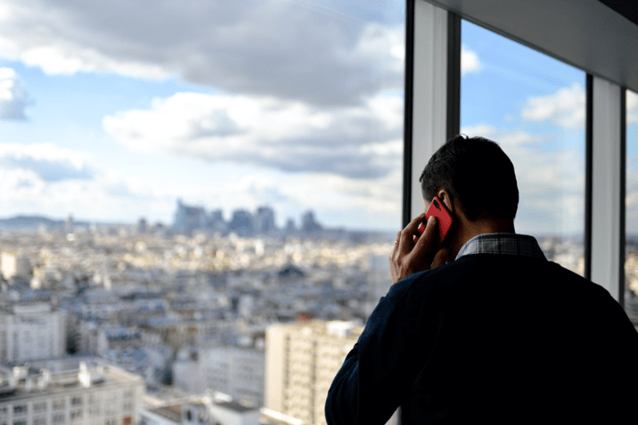 homme au telephone